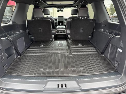 Used 2024 Ford Expedition Limited image 18