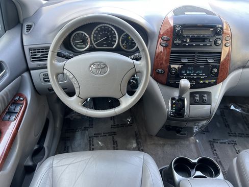 Used 2005 Toyota Sienna XLE AWD/4WD image 29