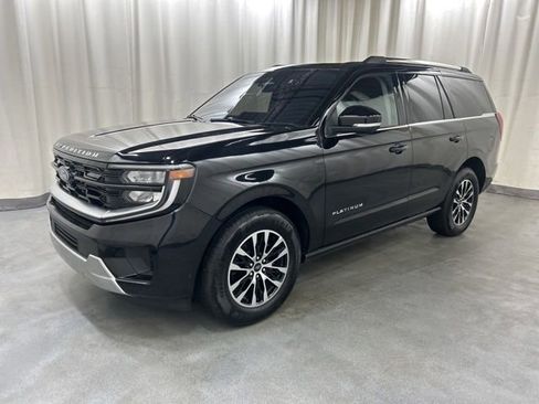 Used 2025 Ford Expedition Platinum AWD/4WD image 2