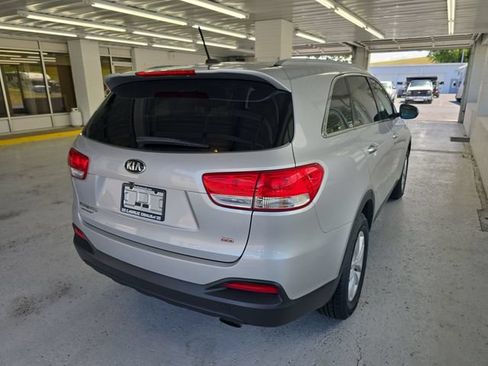 Used 2017 Kia Sorento FWD image 5