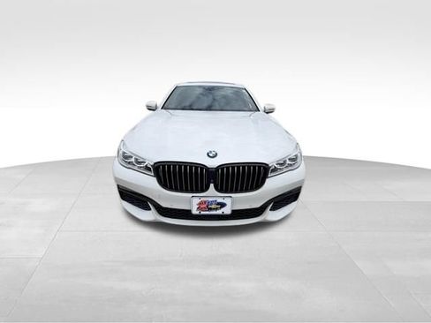 Used 2018 BMW 750i xDrive AWD/4WD image 3