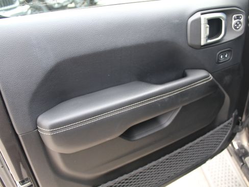 Used 2019 Jeep Wrangler Unlimited Sahara w/ Dual Top Group image 7