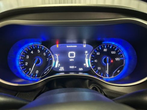 Used 2024 Chrysler Pacifica Touring-L FWD image 16