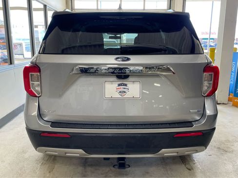 Used 2020 Ford Explorer XLT w/ Equipment Group 202A image 6