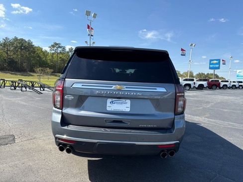 Used 2021 Chevrolet Suburban Premier image 4