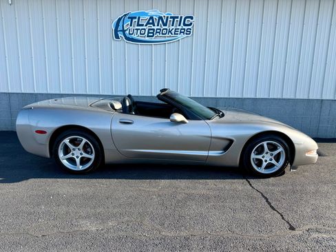 Used 2001 Chevrolet Corvette Convertible w/ Preferred Equipment Group2 RWD image 5