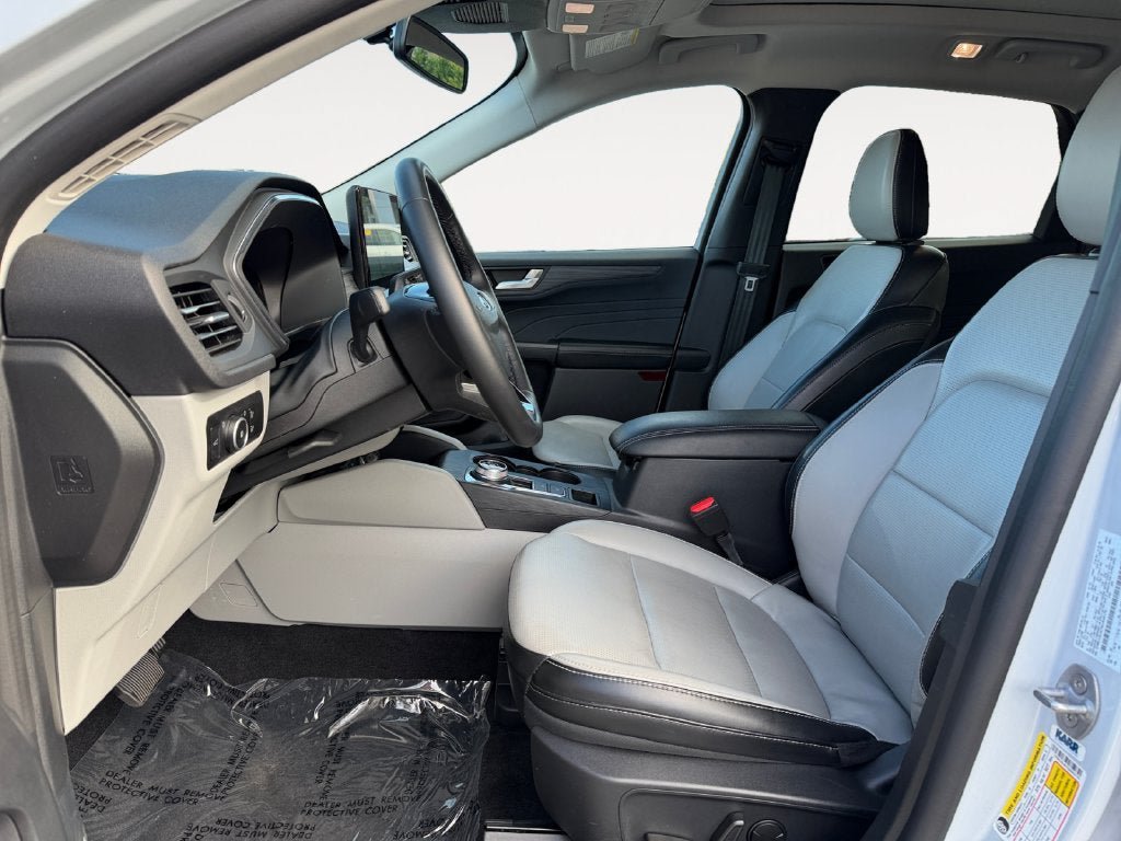 Used 2025 Ford Escape Platinum AWD/4WD image 6