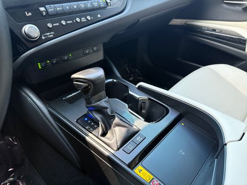 Used 2025 Lexus ES 300h w/ Premium Package FWD image 13