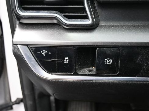 Used 2024 Kia Sportage EX FWD image 16
