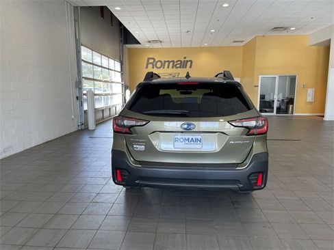 Used 2022 Subaru Outback Premium image 4