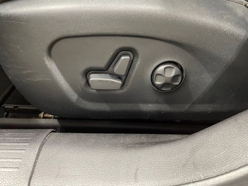 Used 2016 Chrysler 200 Limited Platinum image 11