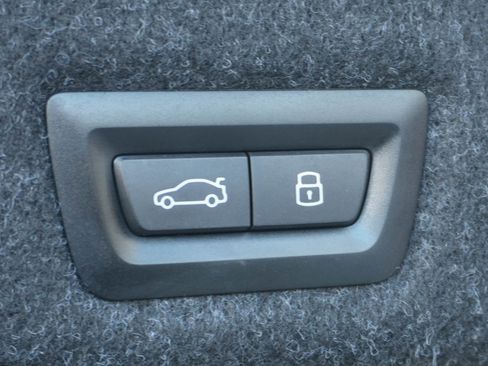 Certified 2023 BMW 530i xDrive w/ Premium Package image 40