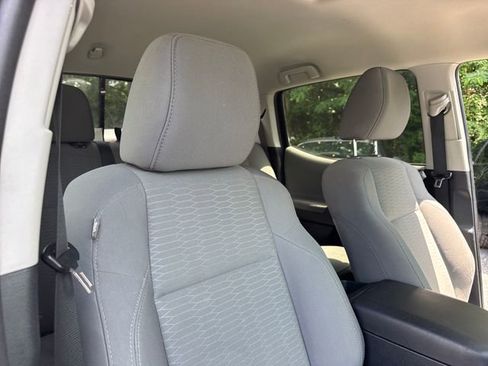 Used 2019 Toyota Tacoma SR5 AWD/4WD image 21