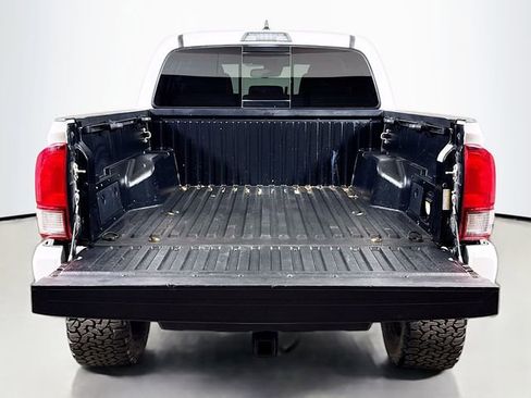 Used 2018 Toyota Tacoma TRD Sport AWD/4WD image 23