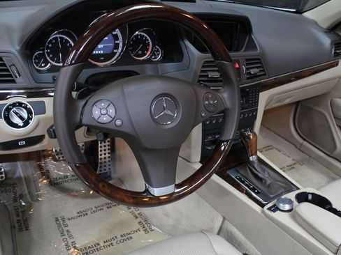 Used 2011 Mercedes-Benz E 550 Cabriolet image 29