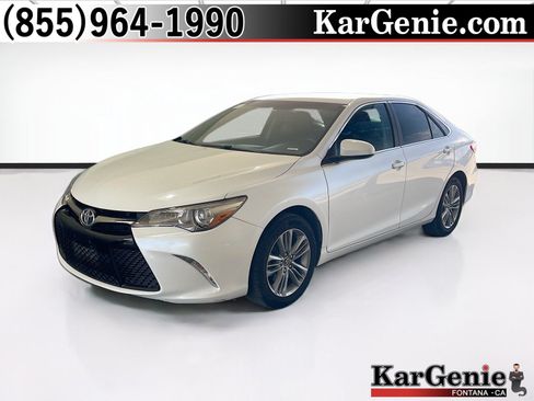 Used 2017 Toyota Camry SE FWD image 1