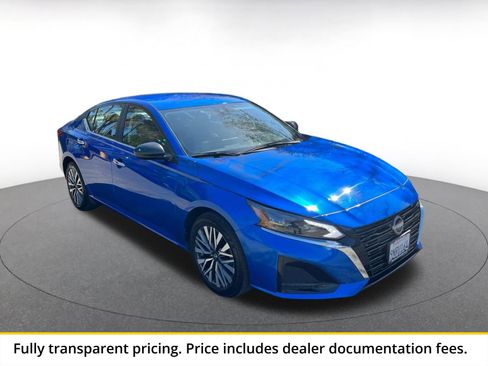 Used 2025 Nissan Altima 2.5 SV FWD image 1