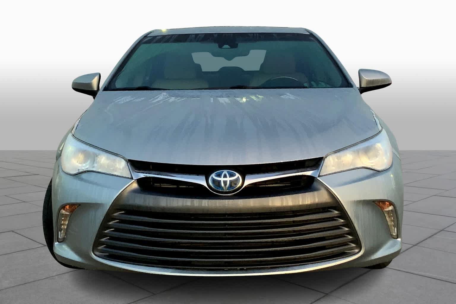Used 2017 Toyota Camry XLE w/ Moonroof Package FWD image 4