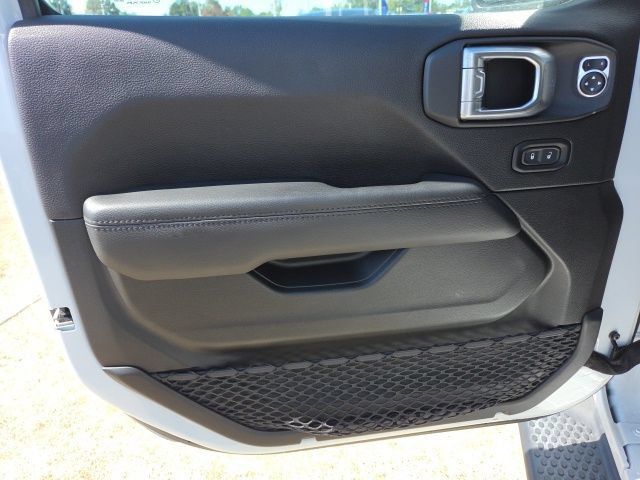 Used 2020 Jeep Wrangler Unlimited Sahara AWD/4WD image 28