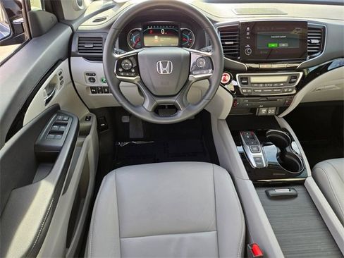 Certified 2022 Honda Pilot Touring image 17