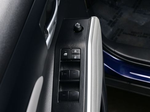 Used 2023 Toyota Highlander XLE image 10