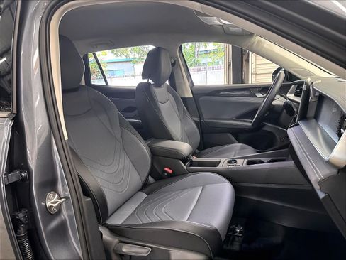 New 2026 Volkswagen Tiguan SE FWD image 11