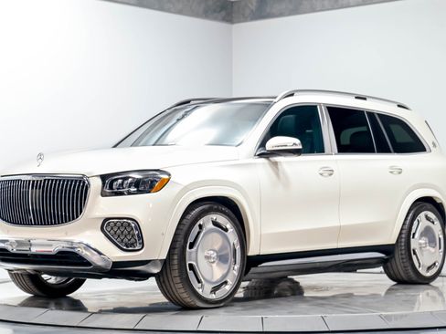 Used 2024 Mercedes-Benz Maybach GLS 600 4MATIC image 2