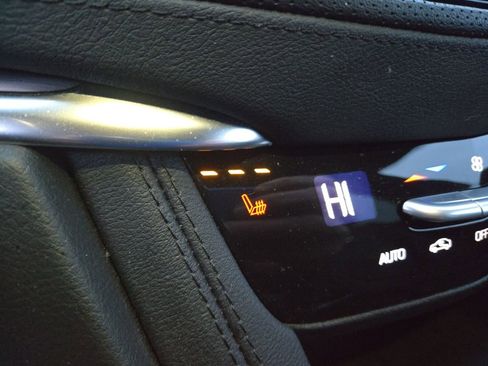 Certified 2025 Cadillac XT5 Luxury image 23