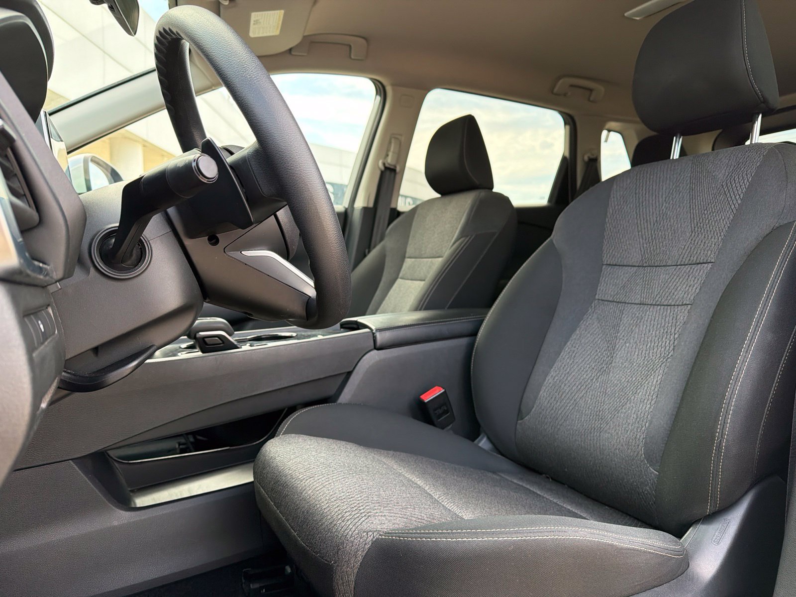 Used 2024 Nissan Rogue SV FWD image 8