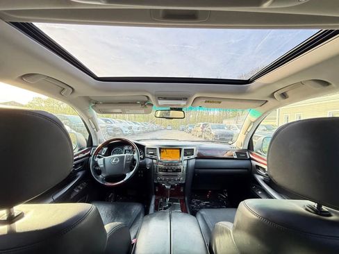 Used 2011 Lexus LX 570 4WD w/ Luxury Pkg image 13