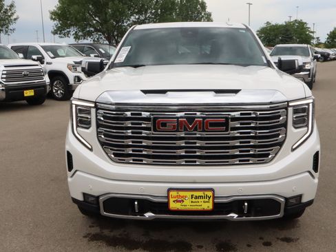 Used 2025 GMC Sierra 1500 Denali AWD/4WD image 2
