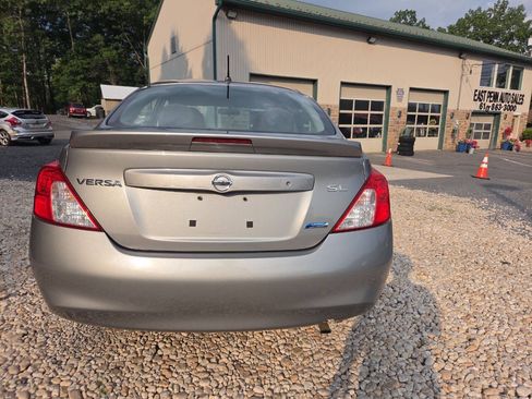 Used 2013 Nissan Versa FWD image 6