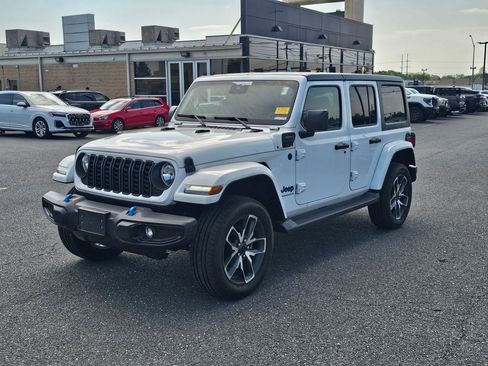 Used 2024 Jeep Wrangler Unlimited w/ Convenience Group AWD/4WD image 16