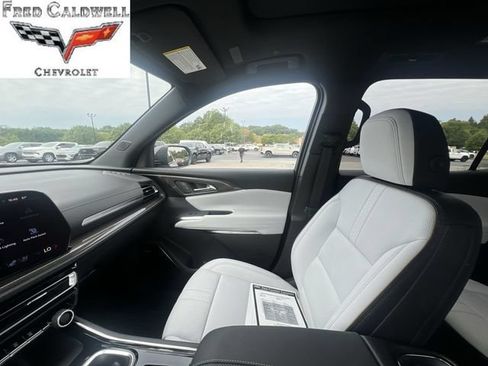 Used 2026 Chevrolet Traverse High Country w/ LPO, Floor Liner Package FWD image 11