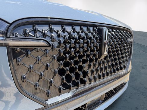New 2026 Lincoln Aviator AWD image 9