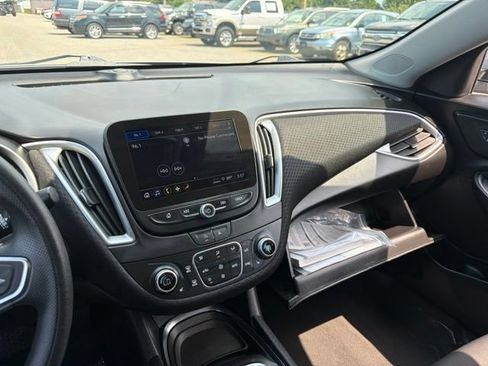 Used 2024 Chevrolet Malibu LT FWD image 38