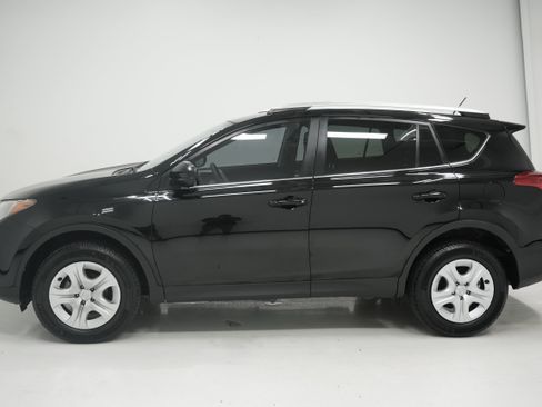 Used 2015 Toyota RAV4 LE FWD image 7