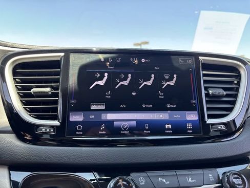Used 2023 Chrysler Pacifica Touring-L FWD image 25