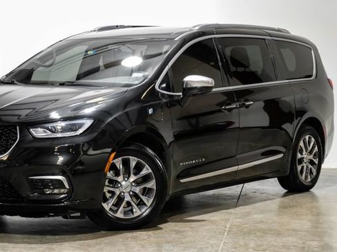 Used 2022 Chrysler Pacifica Pinnacle image 8