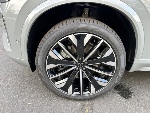 New 2026 Volvo XC90 B6 Plus w/ Protection Package Premier image 8