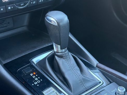 Used 2017 MAZDA MAZDA3 Touring w/ Popular Equipment Package FWD image 20