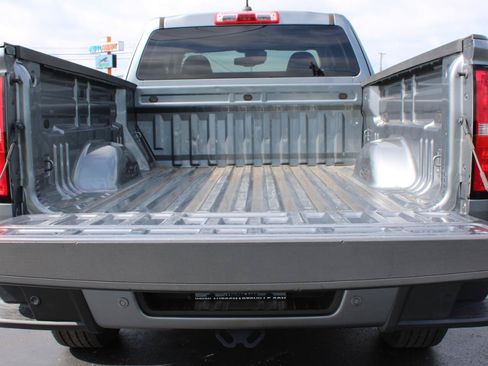 Used 2022 Chevrolet Colorado LT w/ Fleet Safety Package RWD image 9