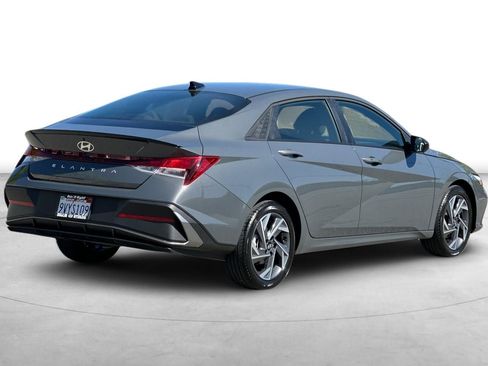 Certified 2025 Hyundai Elantra Sport image 8