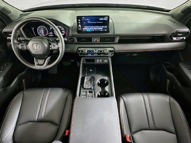 Used 2025 Honda Pilot TrailSport image 14