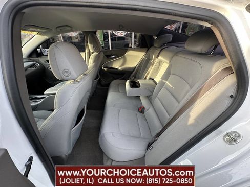 Used 2018 Chevrolet Malibu LT image 19