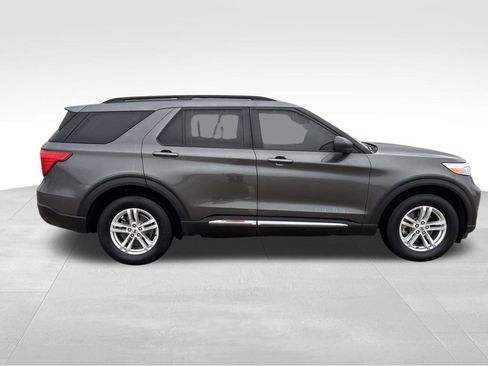 Used 2020 Ford Explorer XLT w/ Equipment Group 202A image 7