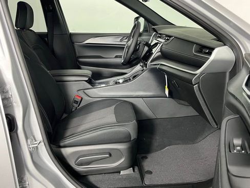 New 2025 Jeep Grand Cherokee Laredo X w/ Luxury Tech Group I image 30