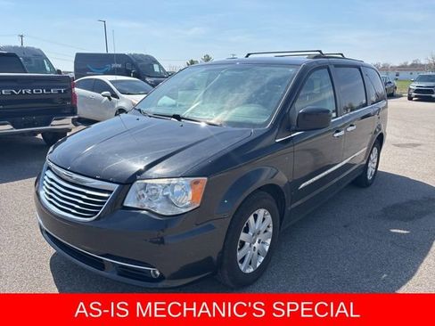 Used 2016 Chrysler Town & Country Touring w/ Driver Convenience Group image 1