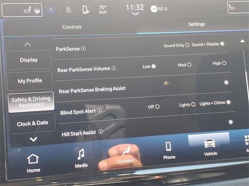 Used 2024 Chrysler Pacifica Touring-L image 11