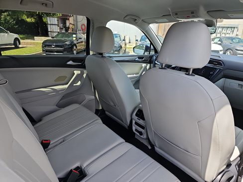 Used 2023 Volkswagen Tiguan SE FWD image 11